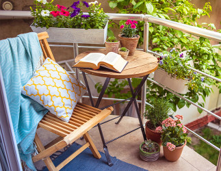 Mach deinen Balkon zu einem Rückzugsort