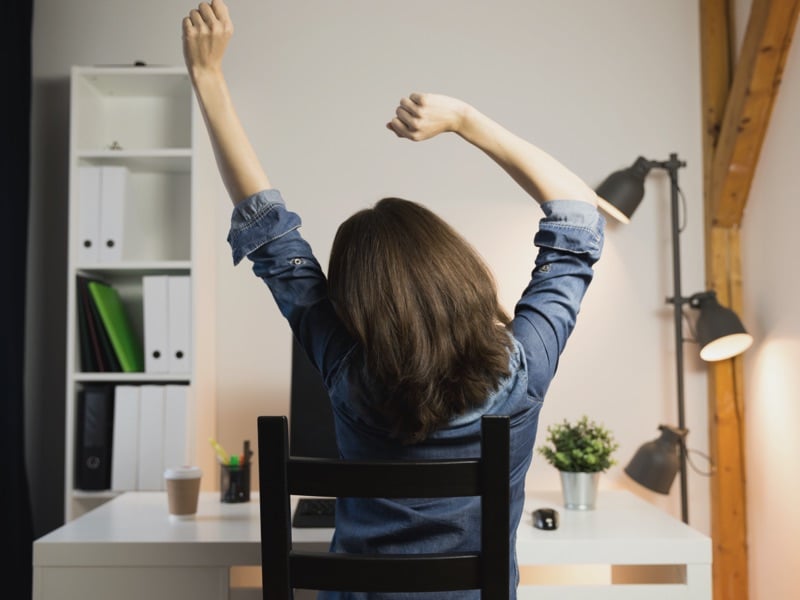 Stretching und Bewegung gehören zu gesundem Arbeiten