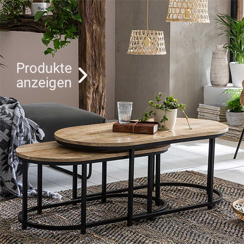 Couchtisch aus Holz in Wohnzimmer