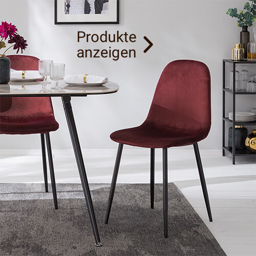 Roter Esszimmerstuhl mit Tisch und Deko