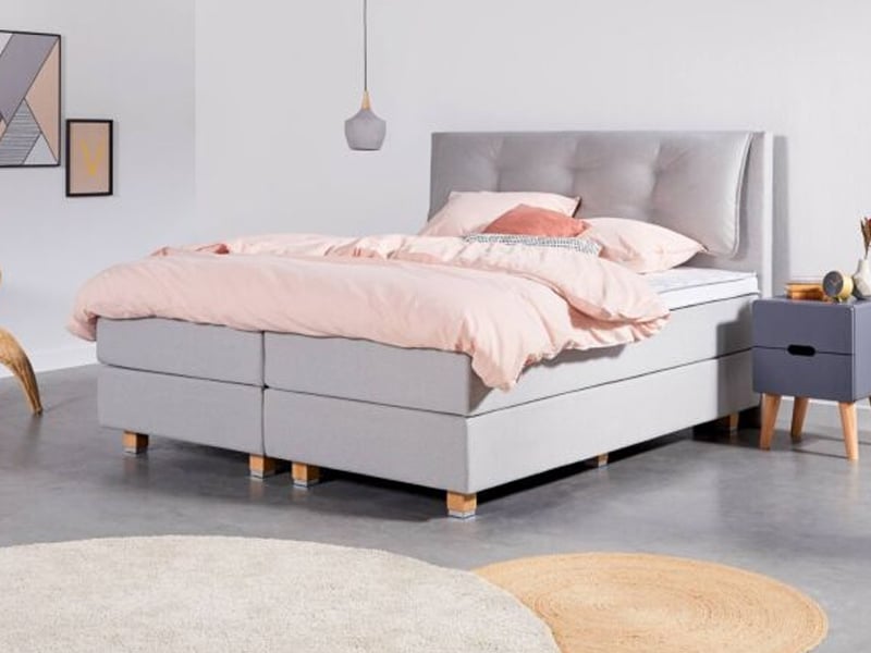 Hellgraues Boxspringbett in 180 x 200 cm