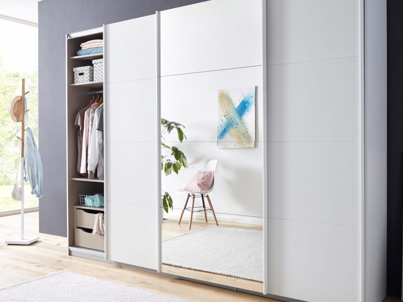 Schwebetürenschrank des Familienunternehmens rauch