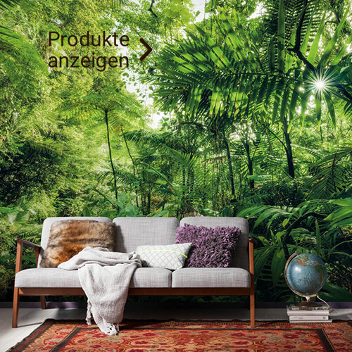 graues Holzsofa mit Dschungel Fototapete 
