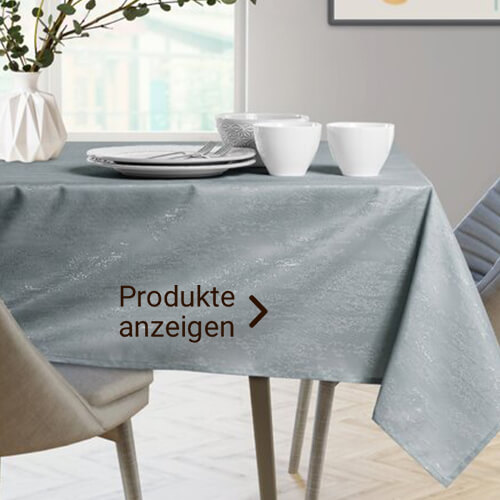 Tisch mit grauer Tischdecke und Geschirr